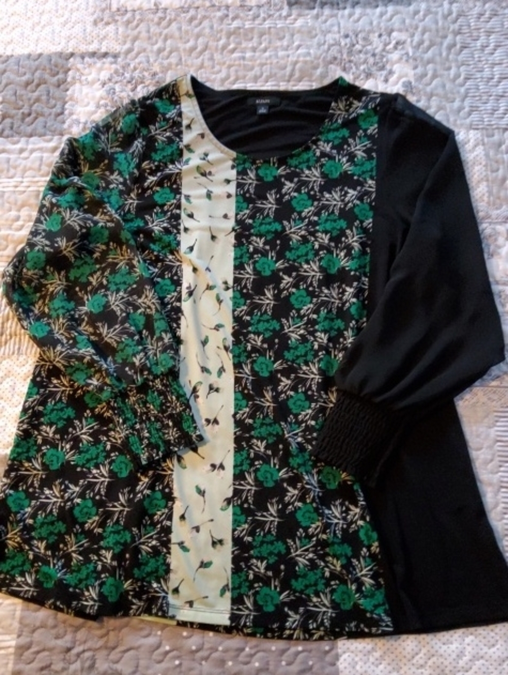 Alfani Black Floral Scoop Neck Top with Green Accents 1X Ladies Plus